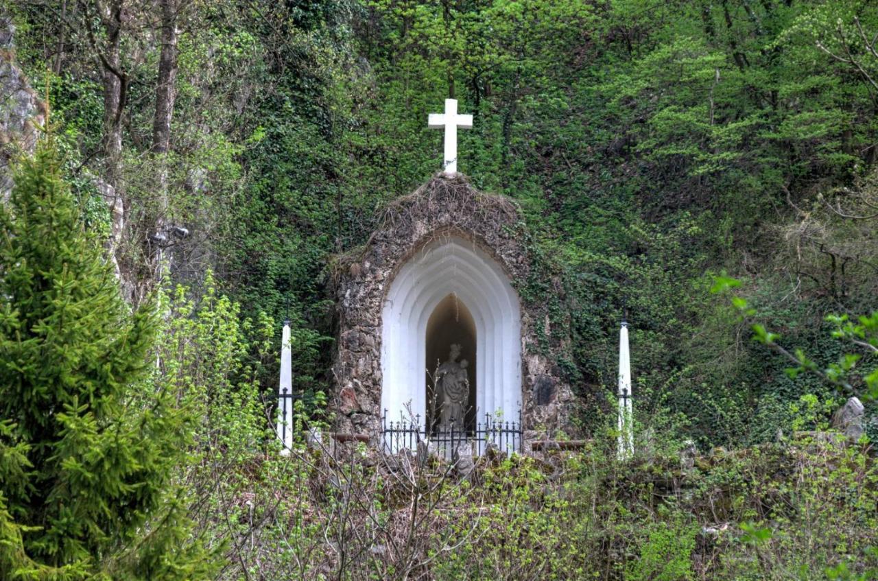 Feherkolapa Turistahaz Panzio Lillafured Exterior photo